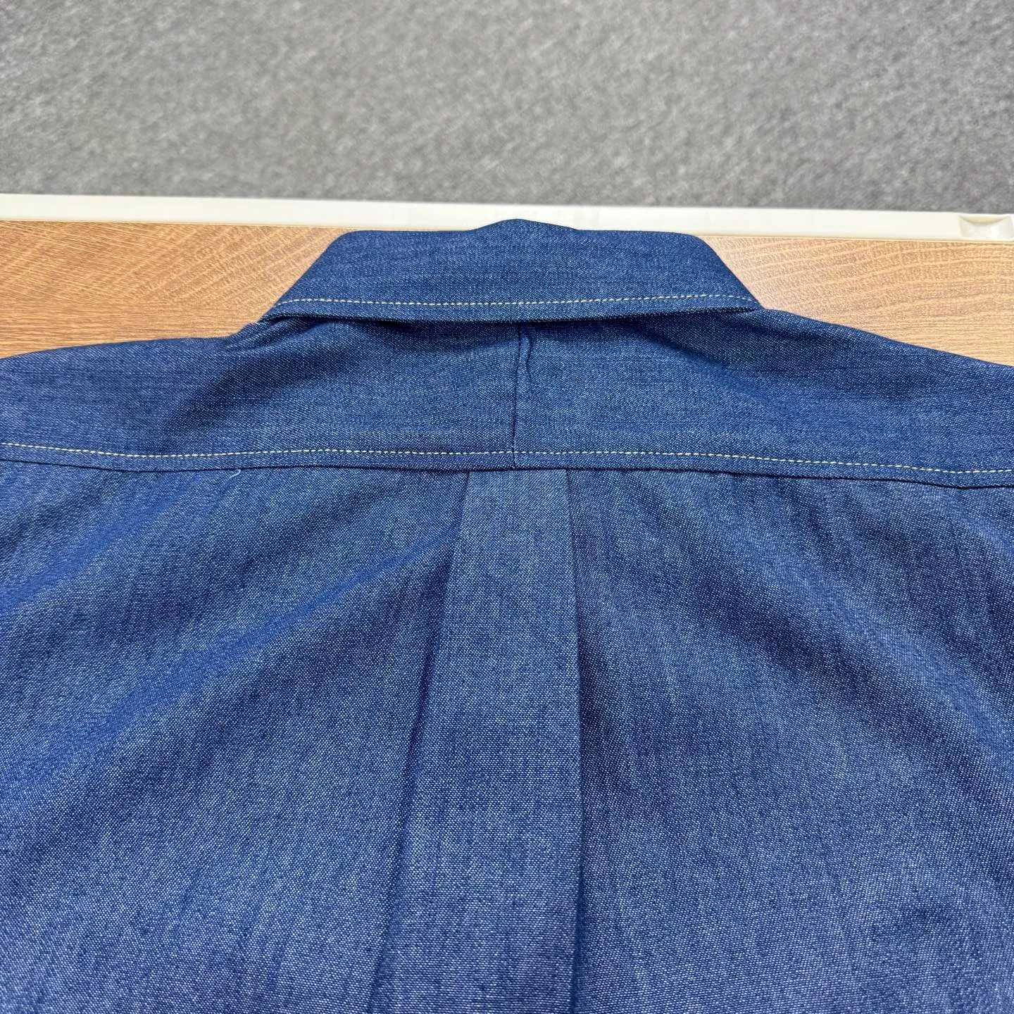 P220 💰Model No. B23 Ralph Lauren/Ralph Lauren classic color small label couple style washed denim long-sleeved shirt 1️⃣Made of high-quality denim fabric, the upper body is soft and comfortable, extremely delicate, has a solid, smooth and soft feel, and the fabric does not wrinkle, and the feel is invincible. The details are handled perfectly! 2️⃣Adopting the washing process, the workmanship details are perfectly controlled. They are all hemmed with vest technology, and the insides of the sleeves are also used. Different from the four-needle and five-thread workmanship, the collars are also all designed with interlining, showing high-end fashion and individuality, and the style is fashionable, simple and elegant! 3️⃣It is very youthful and energetic, and can be easily worn by both men and women. It is very in line with the fashion aesthetic concepts of today's young people! Color: Dark Blue Sizes: S, M, L, XL
